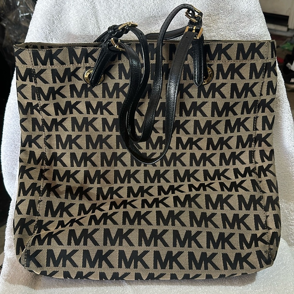 Micheal kors purse 💥SOLD💥
